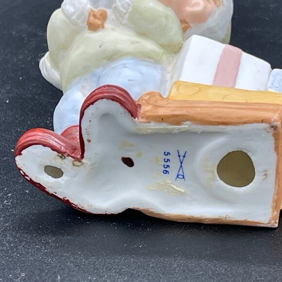 Vintage Porcelain Homco Christmas Boy With Sled & Presents Figurine #5556 - Picture 5 of 7